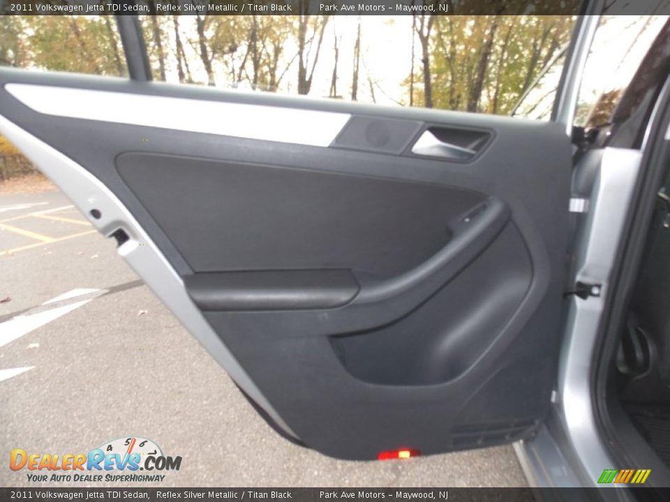 2011 Volkswagen Jetta TDI Sedan Reflex Silver Metallic / Titan Black Photo #15