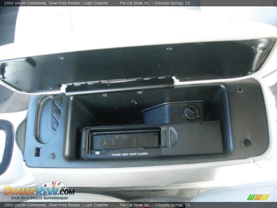 2002 Lincoln Continental Silver Frost Metallic / Light Graphite Photo #20