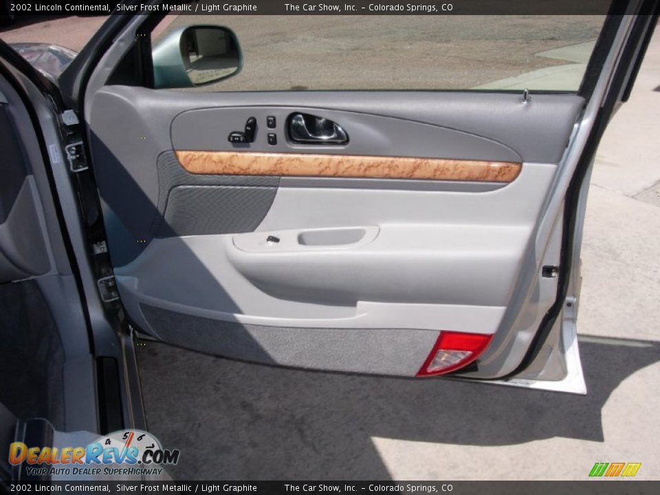 2002 Lincoln Continental Silver Frost Metallic / Light Graphite Photo #26