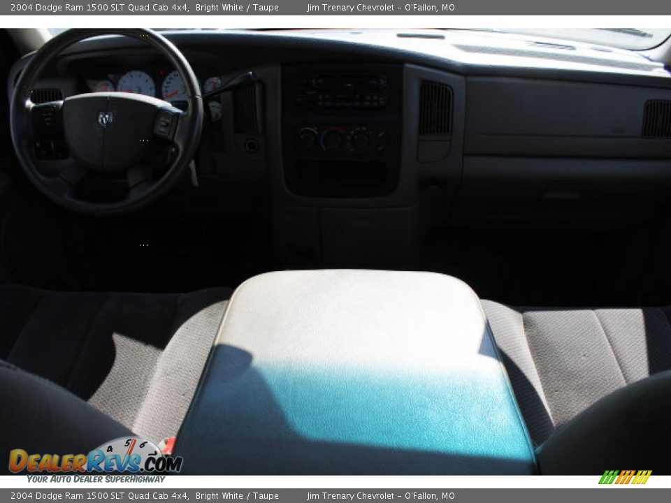 2004 Dodge Ram 1500 SLT Quad Cab 4x4 Bright White / Taupe Photo #9