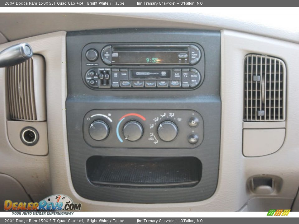 2004 Dodge Ram 1500 SLT Quad Cab 4x4 Bright White / Taupe Photo #11