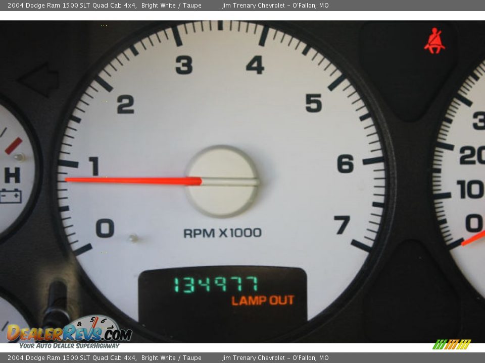 2004 Dodge Ram 1500 SLT Quad Cab 4x4 Bright White / Taupe Photo #13