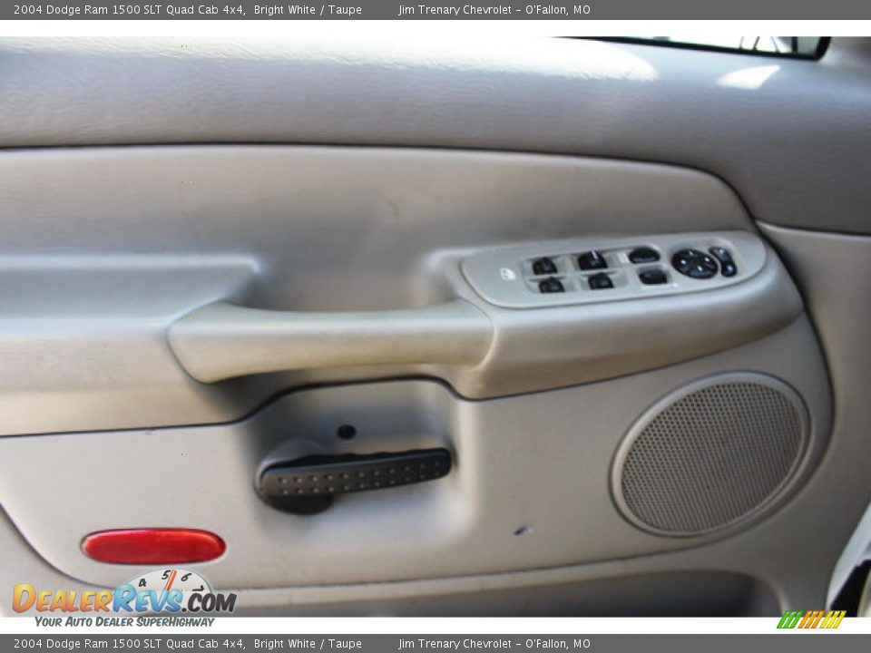 2004 Dodge Ram 1500 SLT Quad Cab 4x4 Bright White / Taupe Photo #14