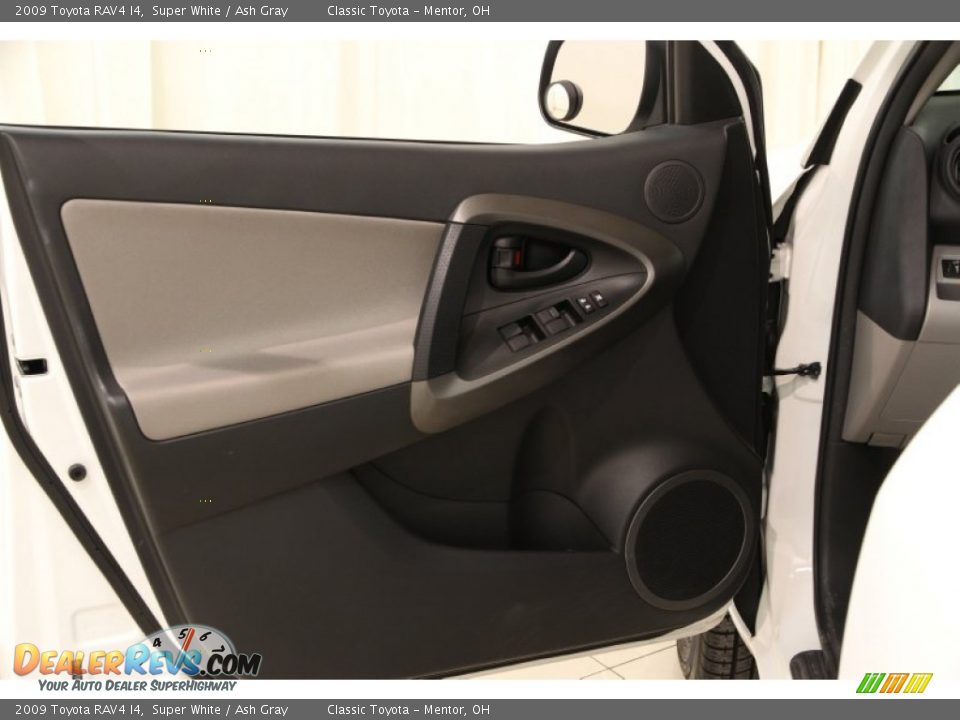2009 Toyota RAV4 I4 Super White / Ash Gray Photo #4