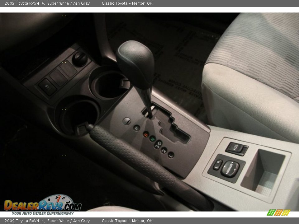 2009 Toyota RAV4 I4 Super White / Ash Gray Photo #10