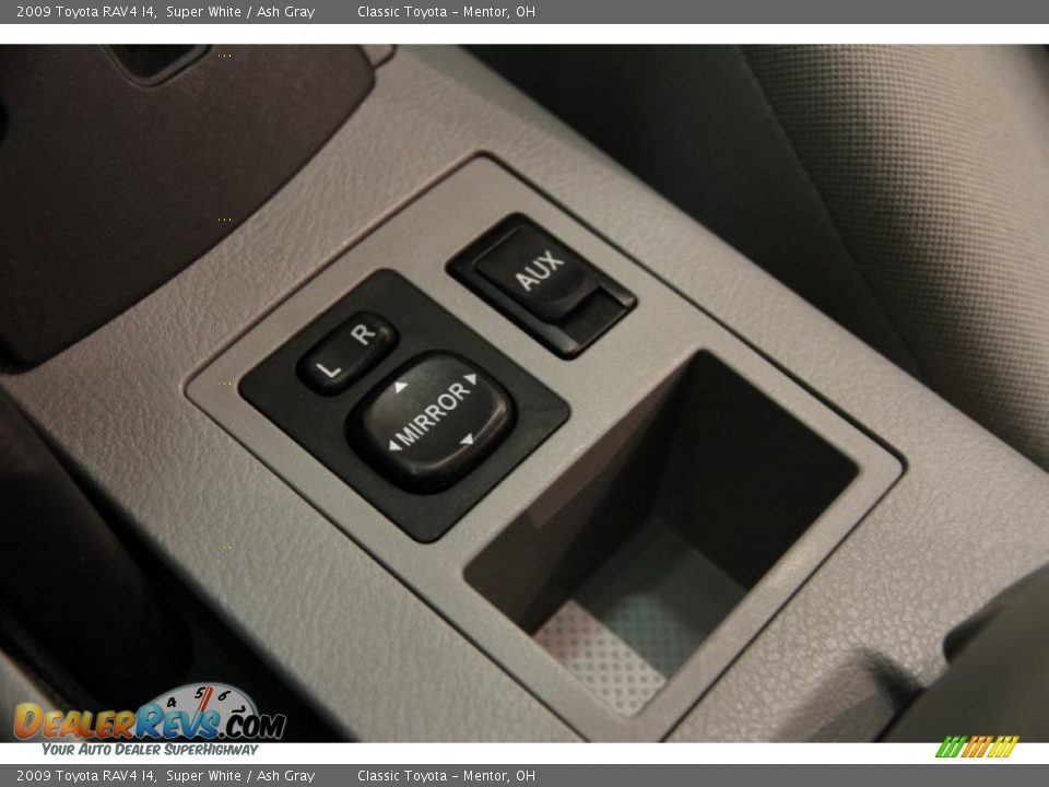 2009 Toyota RAV4 I4 Super White / Ash Gray Photo #12