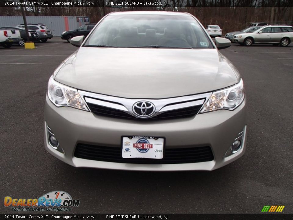 2014 Toyota Camry XLE Champagne Mica / Ivory Photo #2