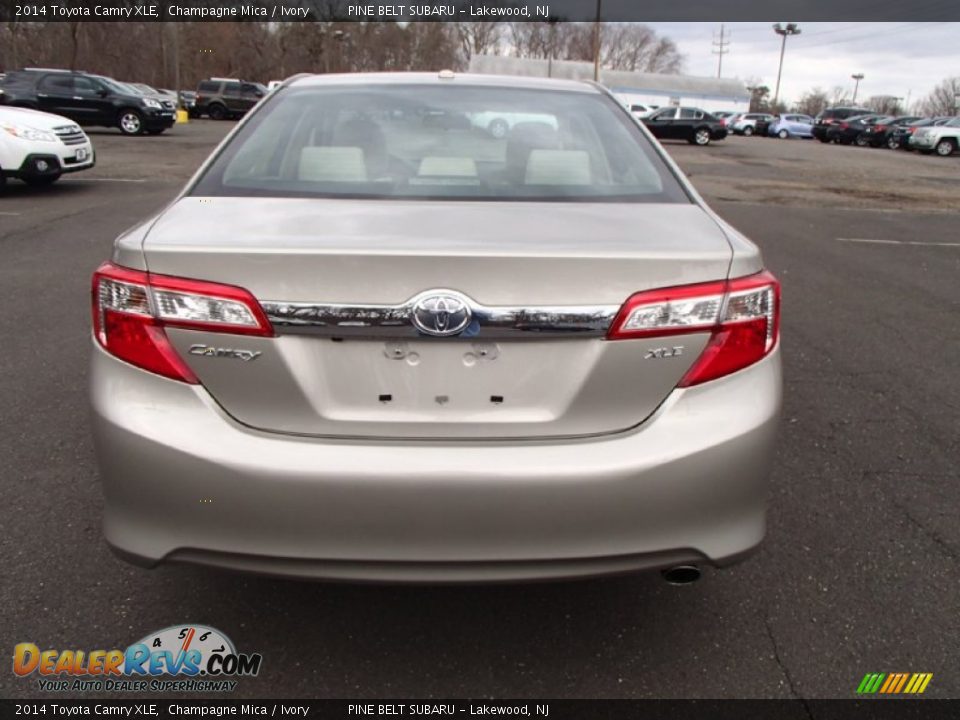 2014 Toyota Camry XLE Champagne Mica / Ivory Photo #8