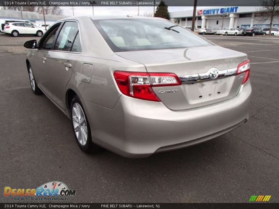 2014 Toyota Camry XLE Champagne Mica / Ivory Photo #9