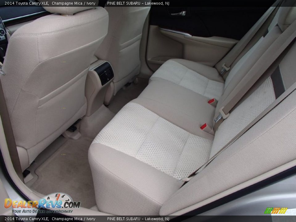 2014 Toyota Camry XLE Champagne Mica / Ivory Photo #12