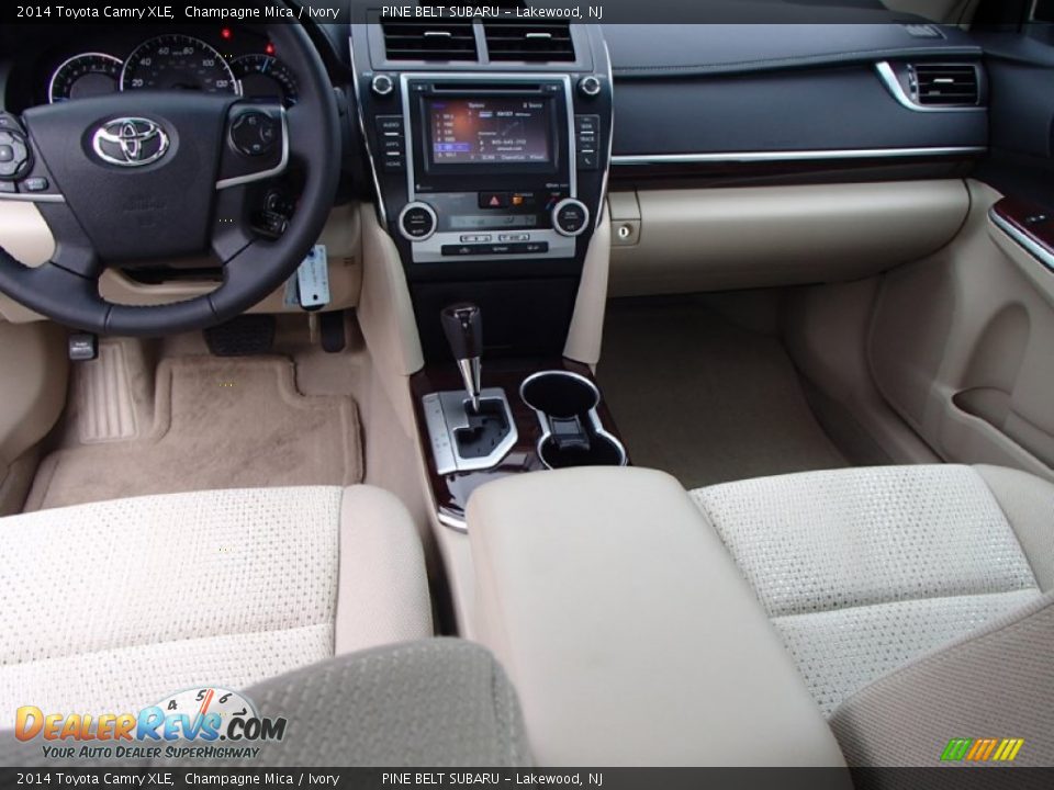 2014 Toyota Camry XLE Champagne Mica / Ivory Photo #15