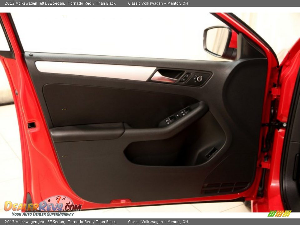 2013 Volkswagen Jetta SE Sedan Tornado Red / Titan Black Photo #4