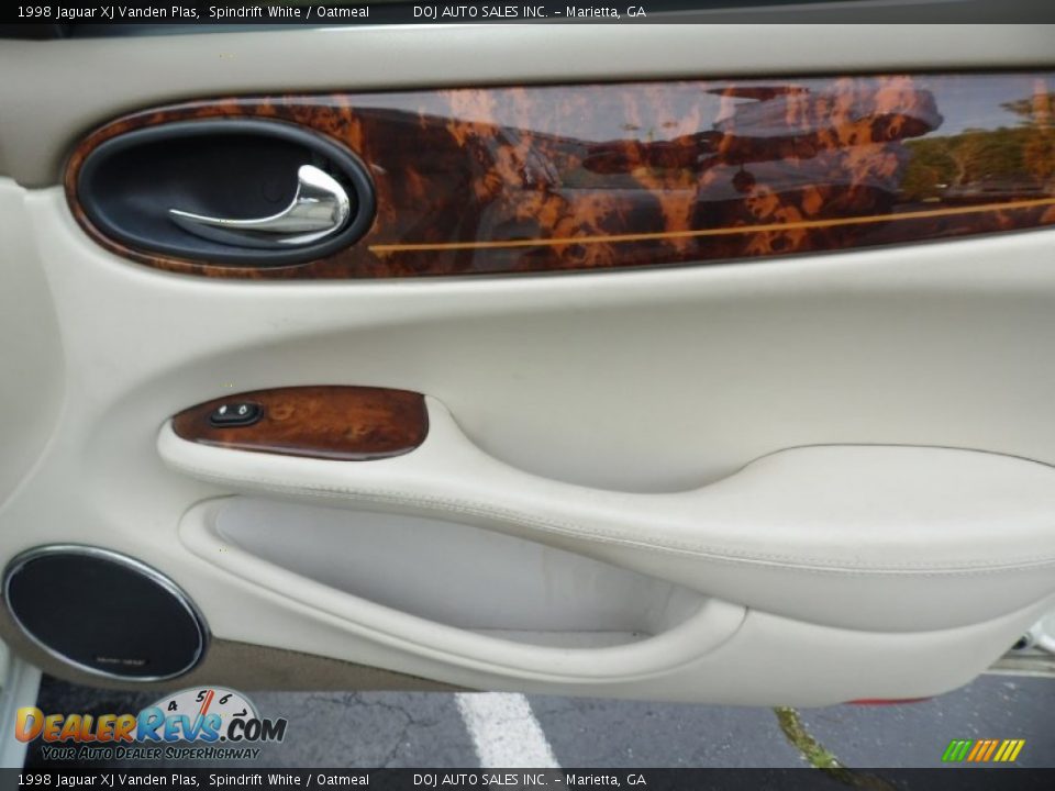 1998 Jaguar XJ Vanden Plas Spindrift White / Oatmeal Photo #17