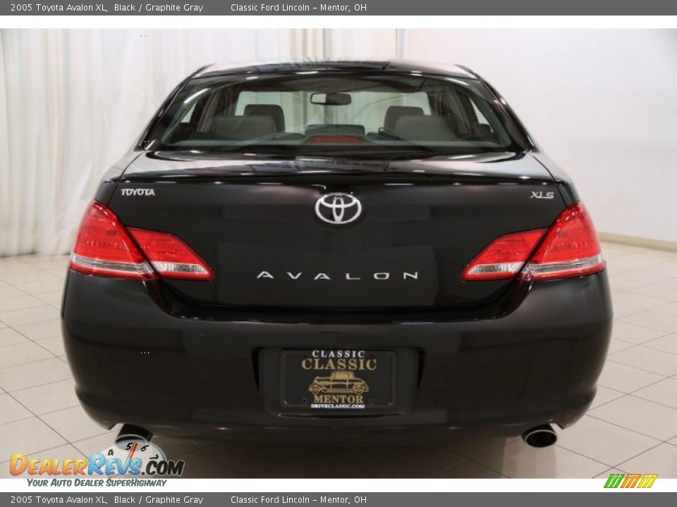 2005 Toyota Avalon XL Black / Graphite Gray Photo #15