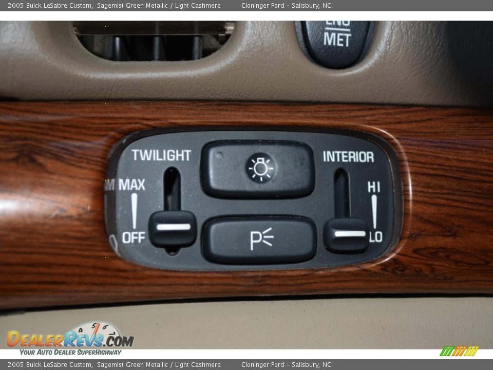 2005 Buick LeSabre Custom Sagemist Green Metallic / Light Cashmere Photo #23