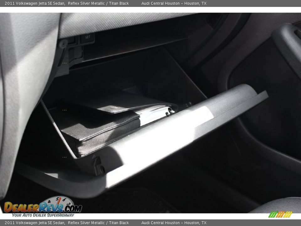 2011 Volkswagen Jetta SE Sedan Reflex Silver Metallic / Titan Black Photo #18