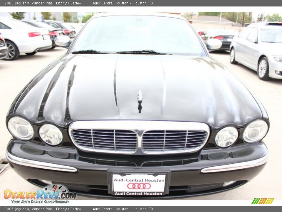 2005 Jaguar XJ Vanden Plas Ebony / Barley Photo #2
