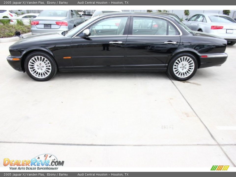 2005 Jaguar XJ Vanden Plas Ebony / Barley Photo #6