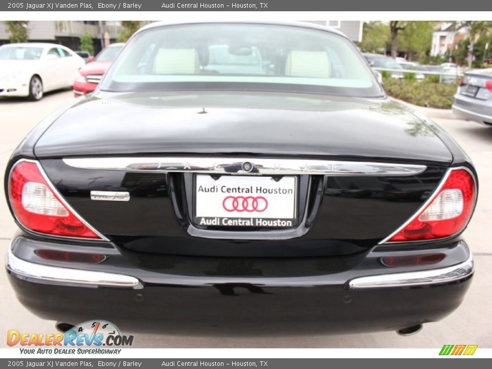 2005 Jaguar XJ Vanden Plas Ebony / Barley Photo #8