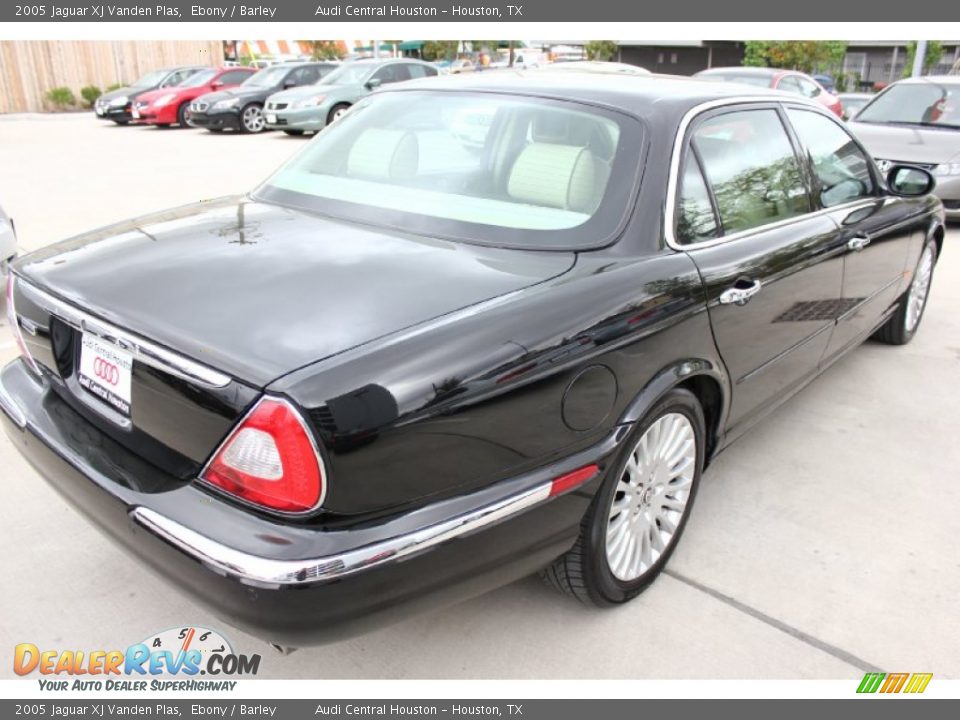 2005 Jaguar XJ Vanden Plas Ebony / Barley Photo #9
