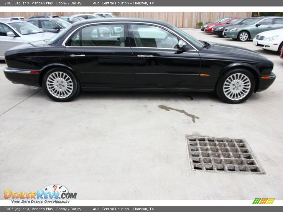 2005 Jaguar XJ Vanden Plas Ebony / Barley Photo #12