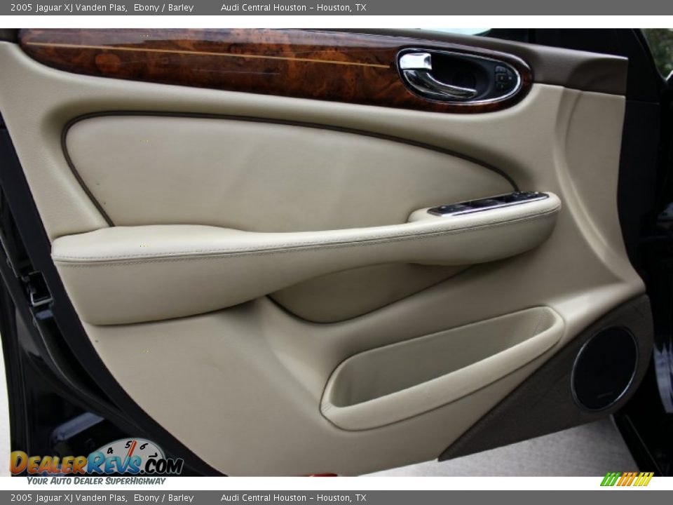 2005 Jaguar XJ Vanden Plas Ebony / Barley Photo #13
