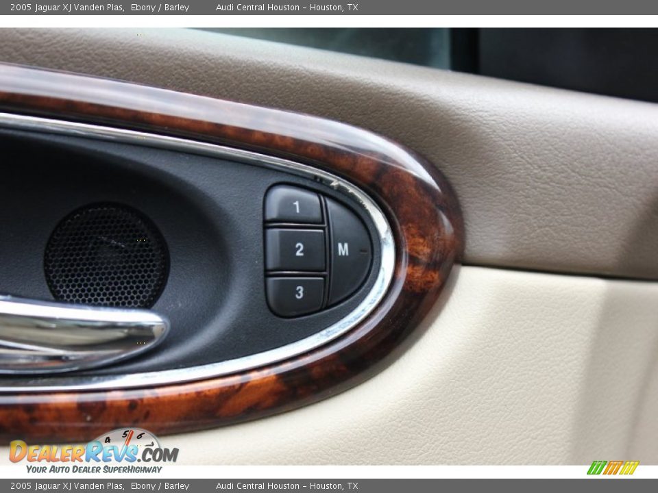 2005 Jaguar XJ Vanden Plas Ebony / Barley Photo #14