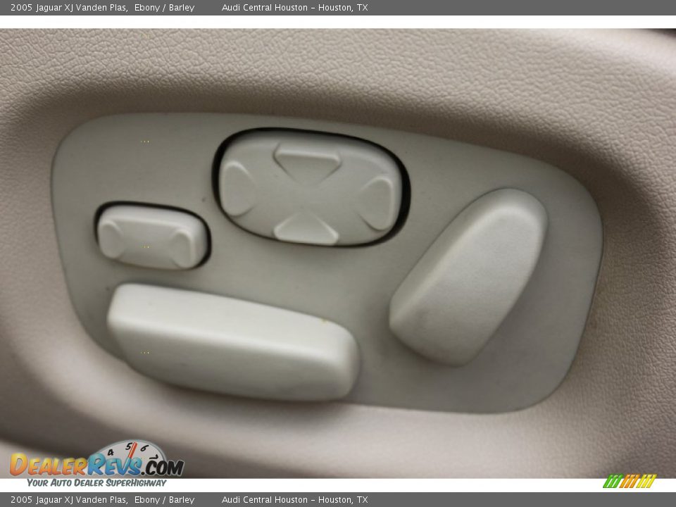 2005 Jaguar XJ Vanden Plas Ebony / Barley Photo #16
