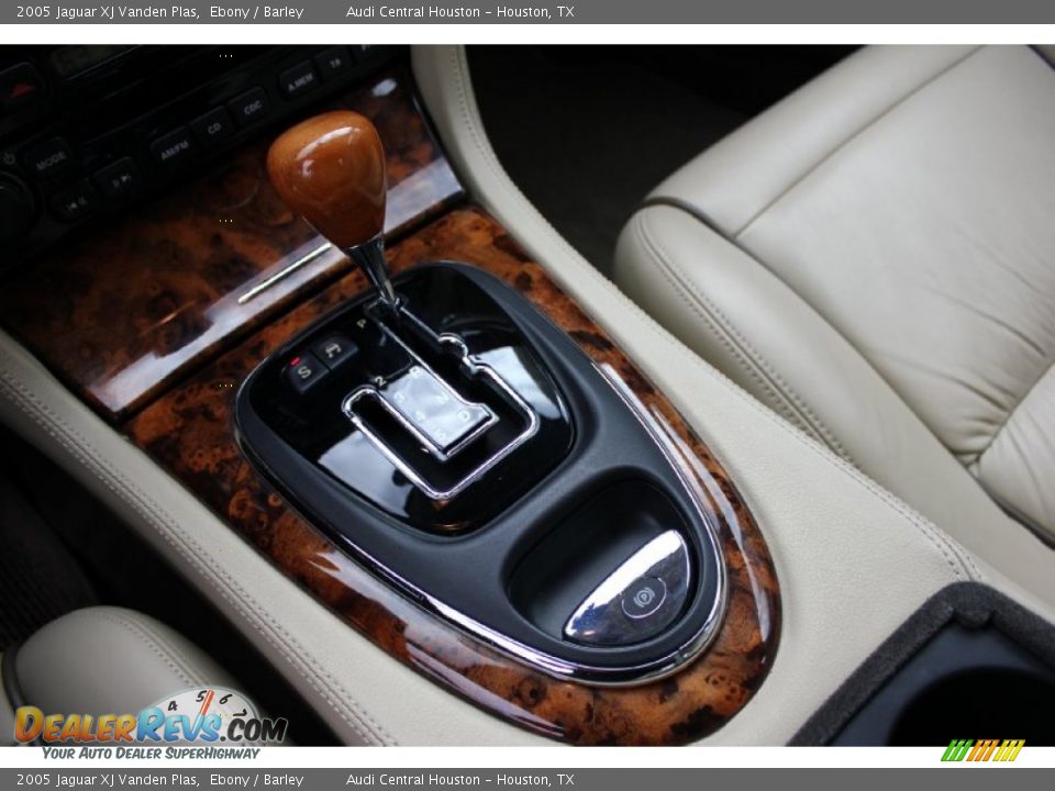 2005 Jaguar XJ Vanden Plas Ebony / Barley Photo #20
