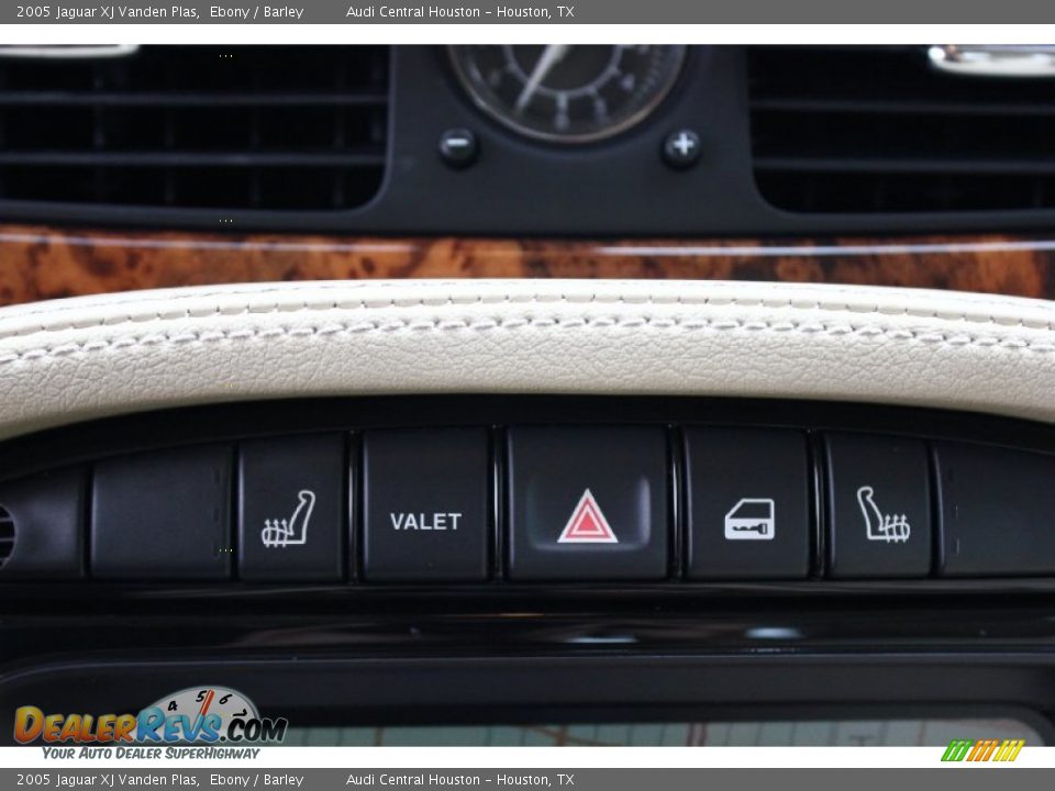 2005 Jaguar XJ Vanden Plas Ebony / Barley Photo #21