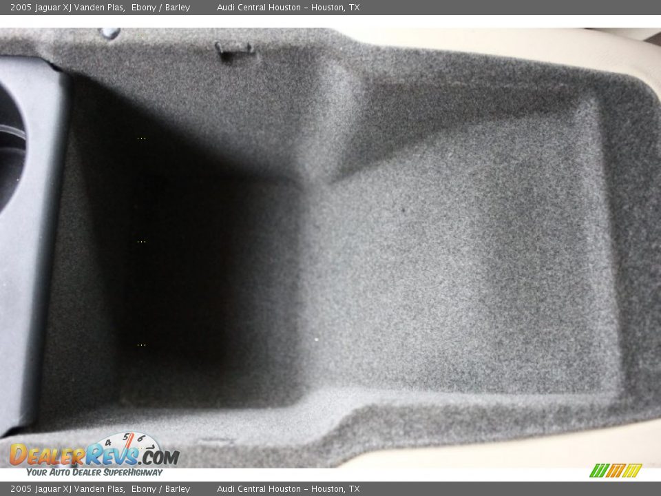 2005 Jaguar XJ Vanden Plas Ebony / Barley Photo #29