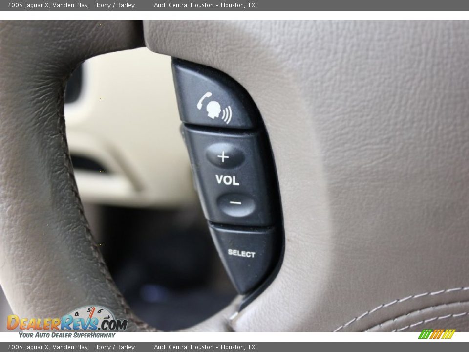 2005 Jaguar XJ Vanden Plas Ebony / Barley Photo #31