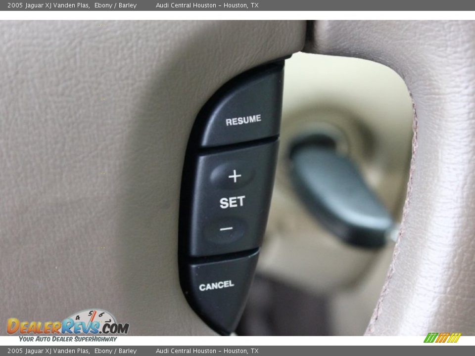 2005 Jaguar XJ Vanden Plas Ebony / Barley Photo #32