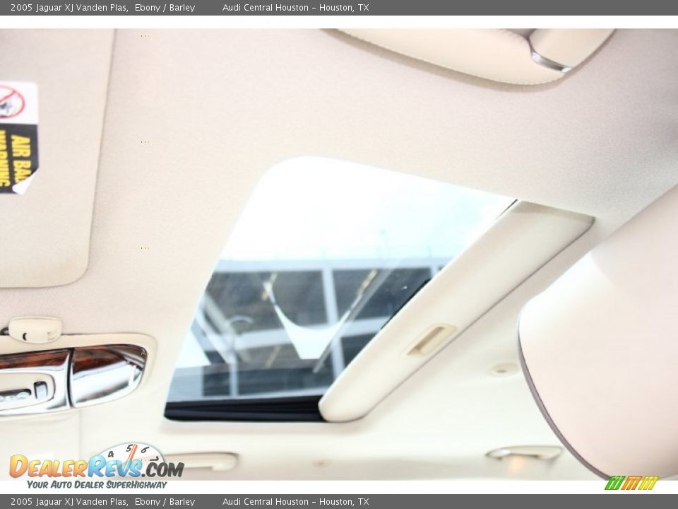 2005 Jaguar XJ Vanden Plas Ebony / Barley Photo #35