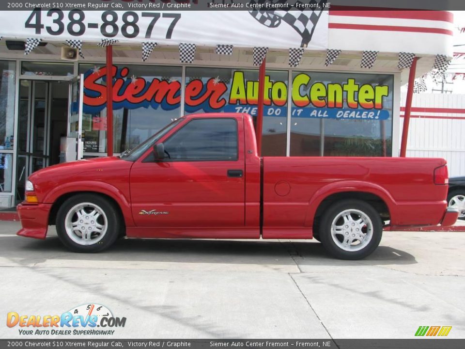 2000 Chevrolet S10 Xtreme Regular Cab Victory Red / Graphite Photo #1