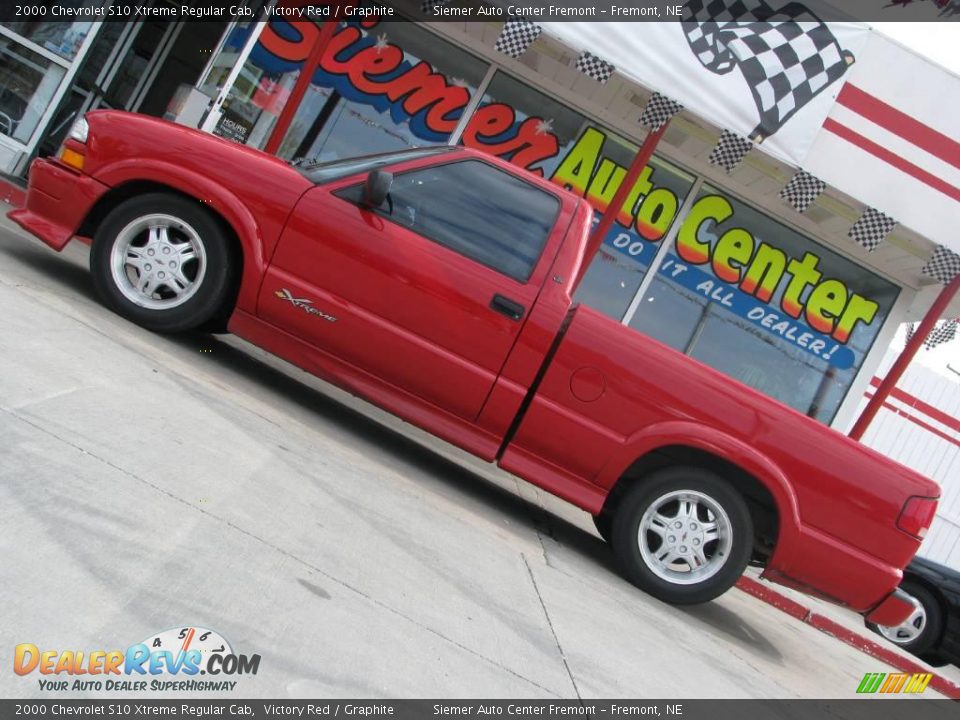 2000 Chevrolet S10 Xtreme Regular Cab Victory Red / Graphite Photo #2