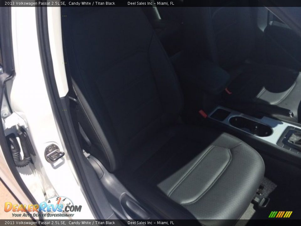 2013 Volkswagen Passat 2.5L SE Candy White / Titan Black Photo #10