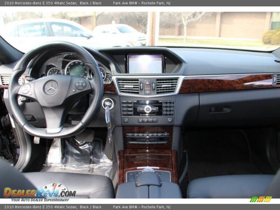 2010 Mercedes-Benz E 350 4Matic Sedan Black / Black Photo #14