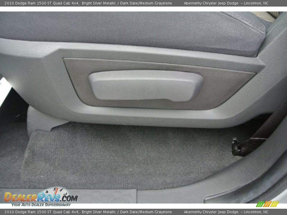 2010 Dodge Ram 1500 ST Quad Cab 4x4 Bright Silver Metallic / Dark Slate/Medium Graystone Photo #9