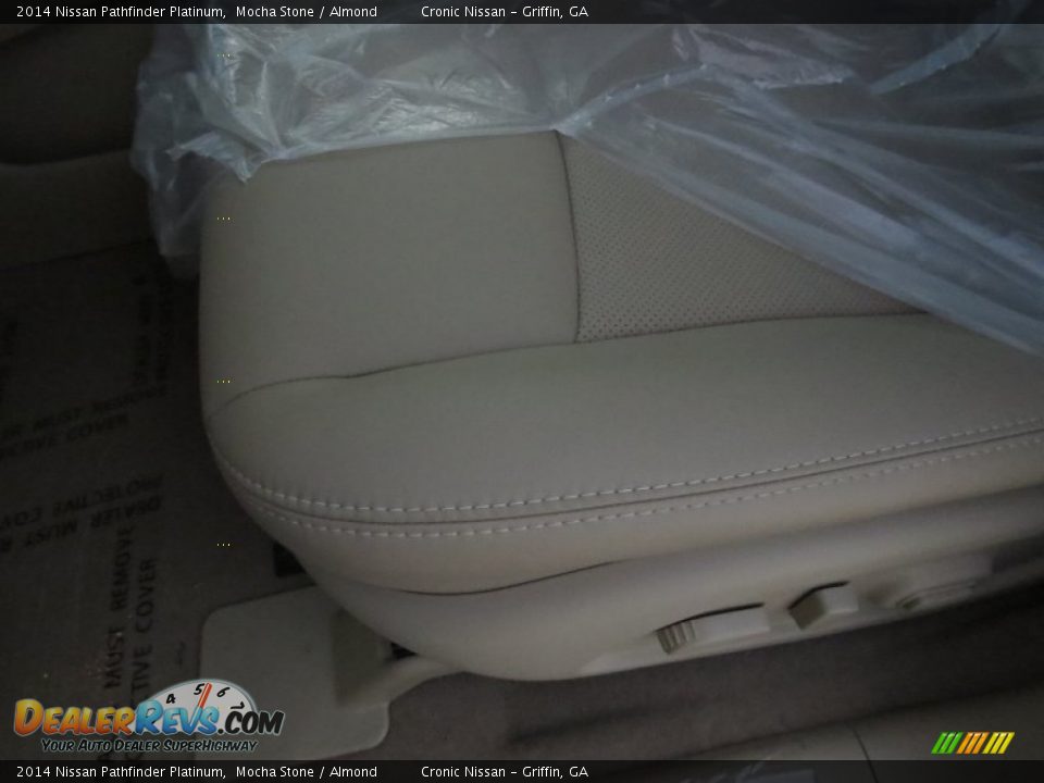 2014 Nissan Pathfinder Platinum Mocha Stone / Almond Photo #10