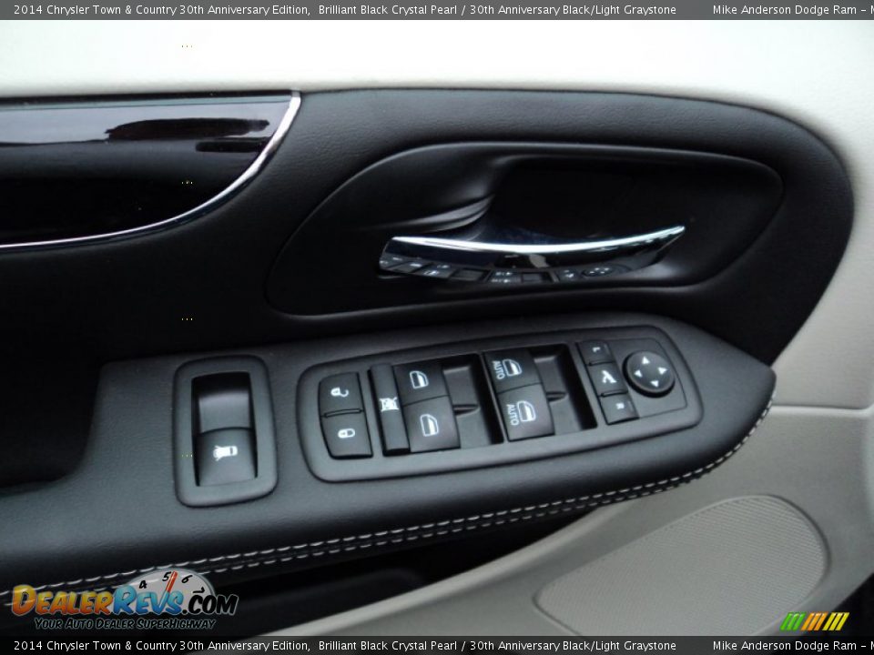 2014 Chrysler Town & Country 30th Anniversary Edition Brilliant Black Crystal Pearl / 30th Anniversary Black/Light Graystone Photo #12
