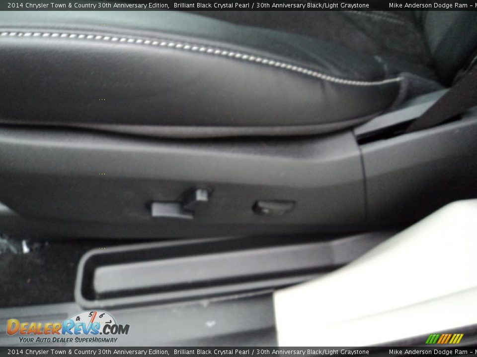 2014 Chrysler Town & Country 30th Anniversary Edition Brilliant Black Crystal Pearl / 30th Anniversary Black/Light Graystone Photo #14