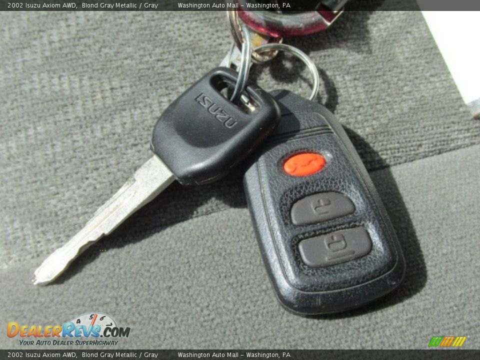 Keys of 2002 Isuzu Axiom AWD Photo #17