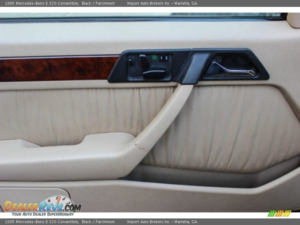 1995 Mercedes-Benz E 320 Convertible Black / Parchment Photo #11