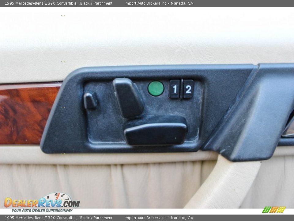 1995 Mercedes-Benz E 320 Convertible Black / Parchment Photo #13