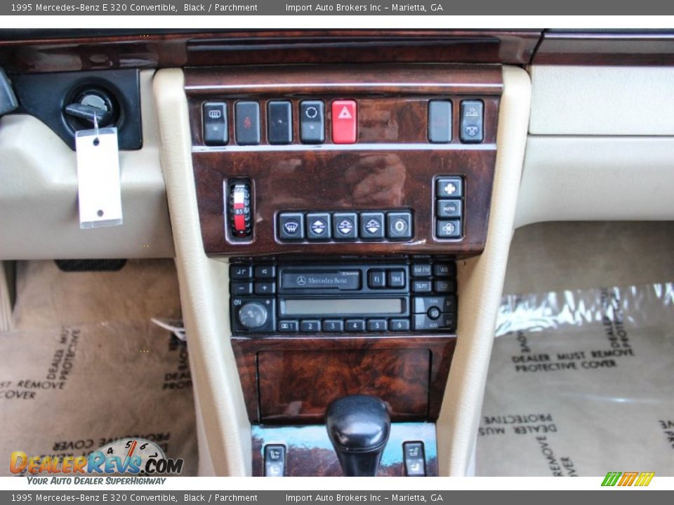 1995 Mercedes-Benz E 320 Convertible Black / Parchment Photo #15