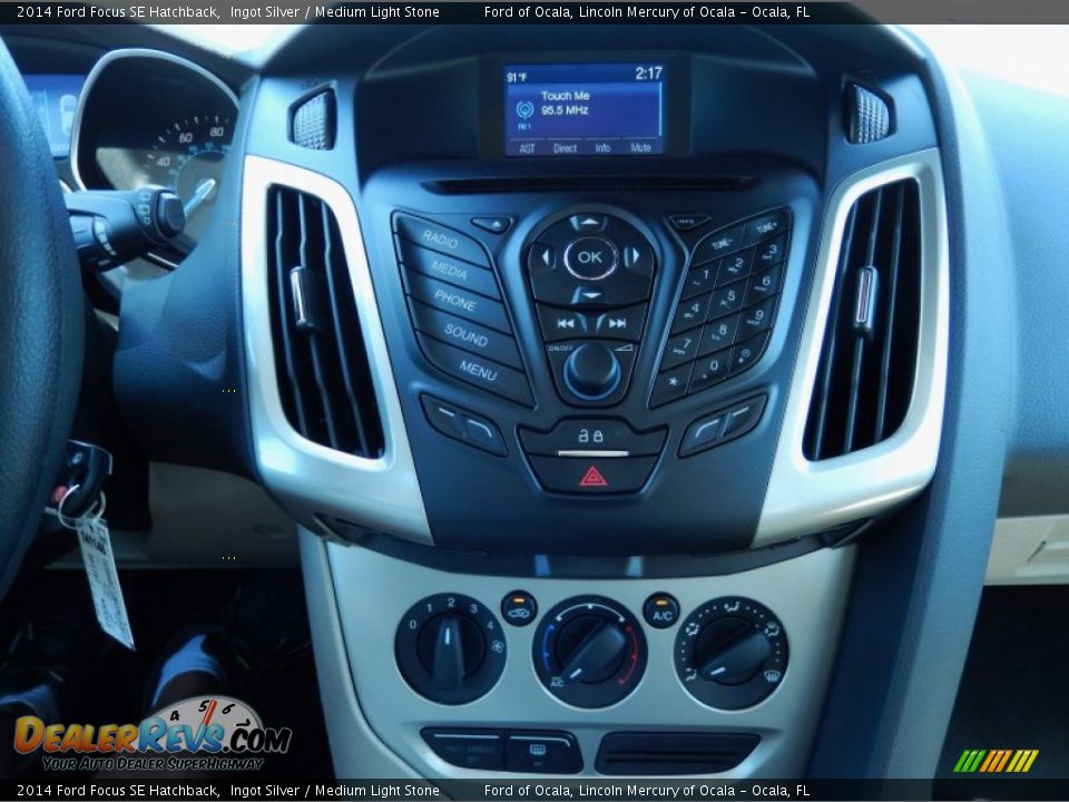 2014 Ford Focus SE Hatchback Ingot Silver / Medium Light Stone Photo #10