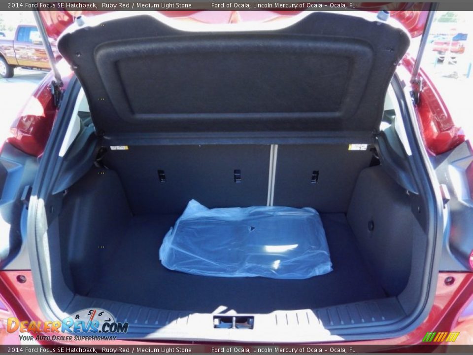 2014 Ford Focus SE Hatchback Ruby Red / Medium Light Stone Photo #5