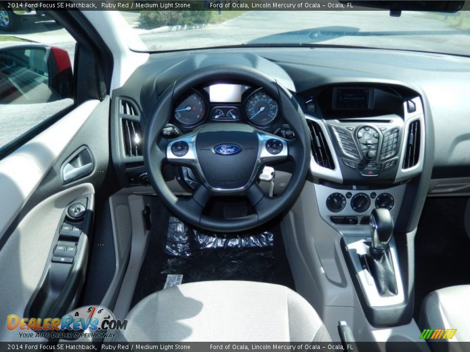 2014 Ford Focus SE Hatchback Ruby Red / Medium Light Stone Photo #9