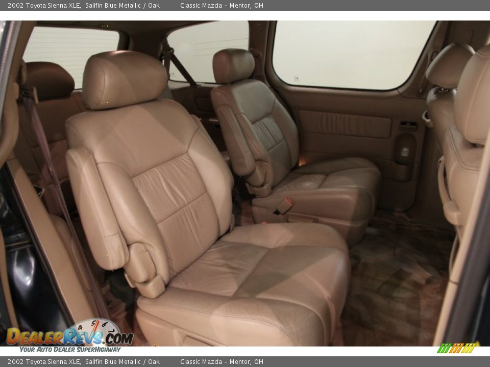 Rear Seat of 2002 Toyota Sienna XLE Photo #10